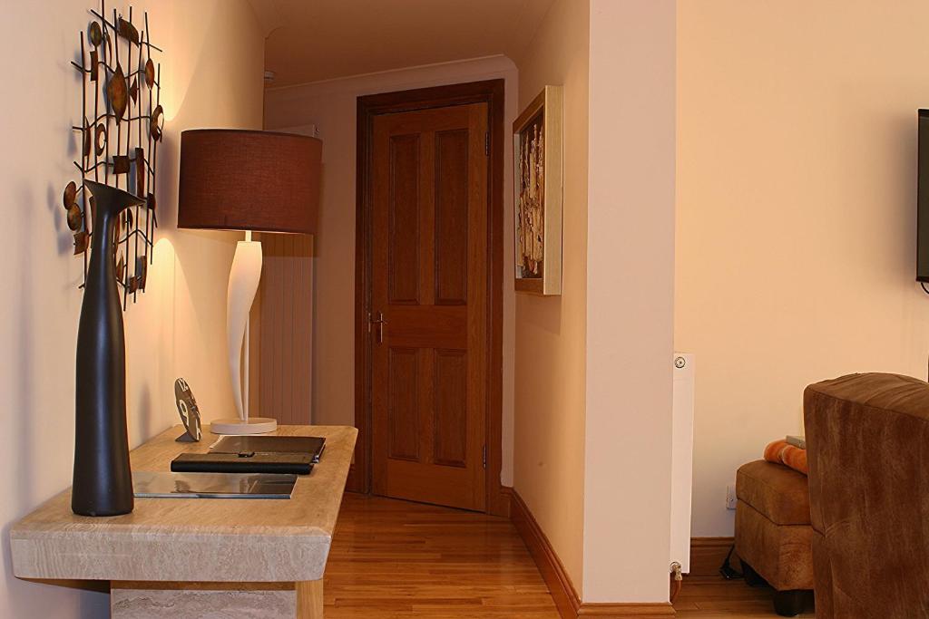 Kingsview Apartment room 1