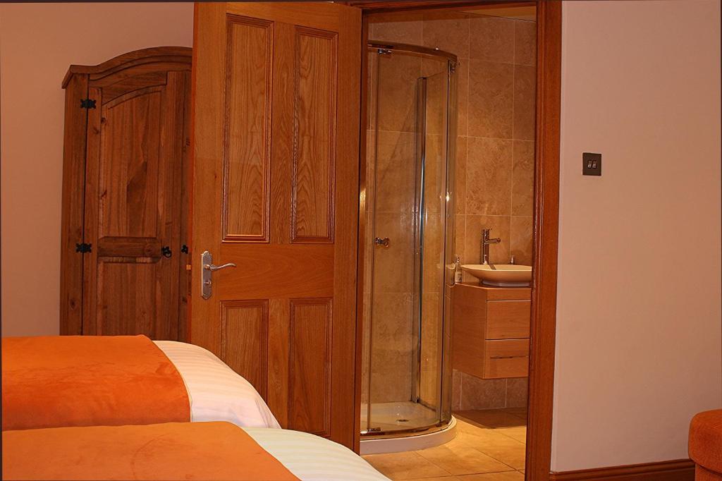 Kingsview Apartment room 3