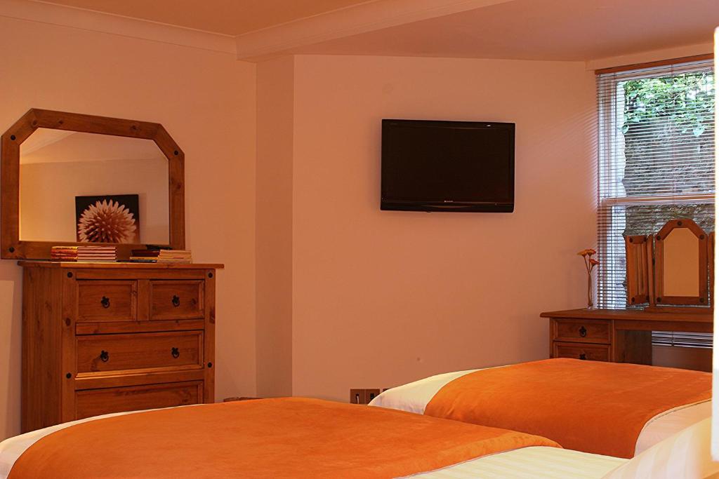 Kingsview Apartment room 4